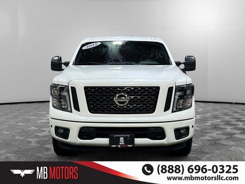 Used 2018 Nissan Titan SV image 10