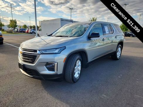 Used 2023 Chevrolet Traverse LS image 6