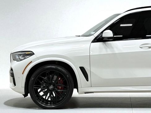 Used 2023 BMW X5 xDrive40i w/ M Sport Package image 3