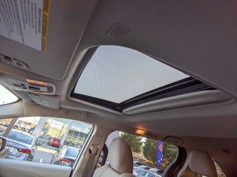 Used 2021 Toyota Sienna LE w/ LE Plus Package FWD image 31