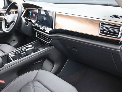 Used 2024 Volkswagen Atlas SE w/ Black Wheel Package image 33