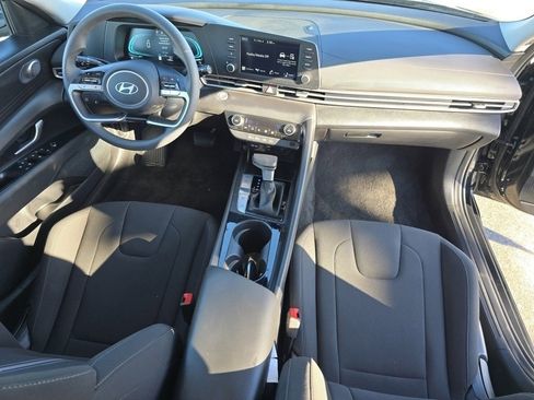 Used 2025 Hyundai Elantra Blue image 10