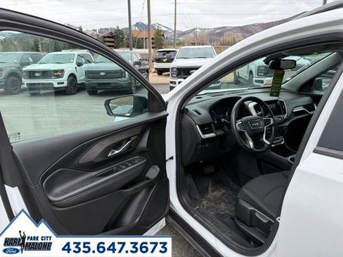 Used 2024 GMC Terrain SLE w/ Elevation Edition image 12