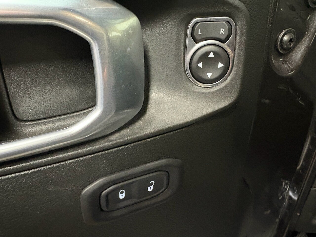 Used 2022 Jeep Wrangler Sport AWD/4WD image 11