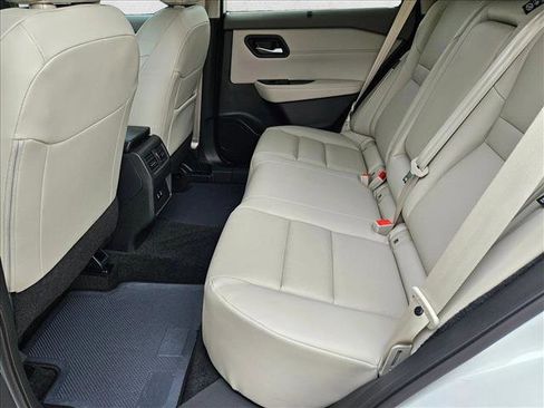 Used 2024 Nissan Rogue SV w/ SV Premium Package FWD image 17