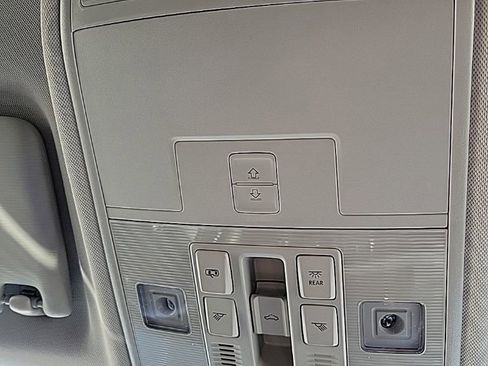 New 2026 Volkswagen Taos SE image 11