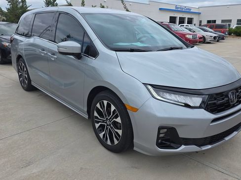 Used 2025 Honda Odyssey Elite image 7