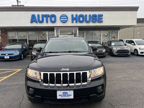 Used 2012 Jeep Grand Cherokee Laredo w/ Laredo E Group AWD/4WD image 2