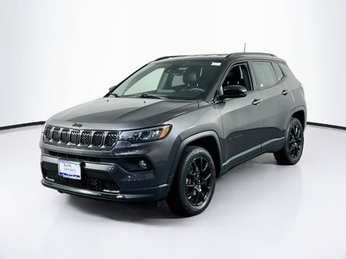 Used 2023 Jeep Compass Latitude w/ Convenience Group AWD/4WD image 1