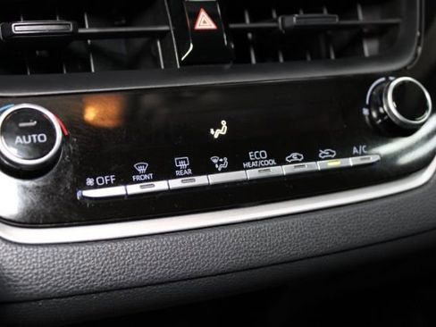 Used 2022 Toyota Corolla LE image 17