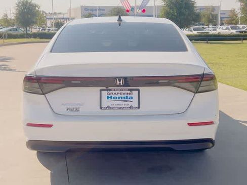 Certified 2025 Honda Accord SE image 6