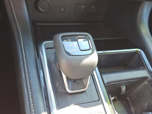 Used 2023 Nissan Pathfinder SL AWD/4WD image 4