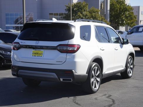 Used 2023 Honda Pilot Touring image 6