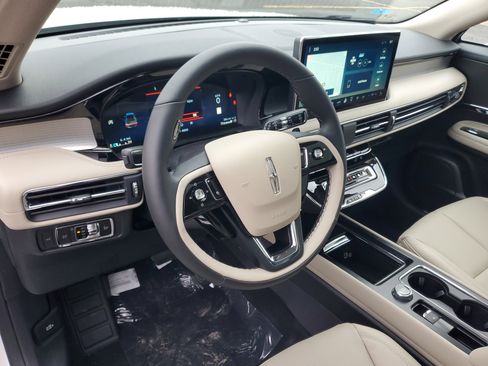 New 2026 Lincoln Corsair Premiere image 13