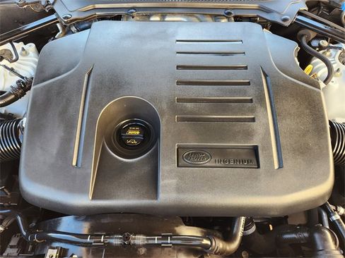 Used 2024 Land Rover Discovery Dynamic SE image 30