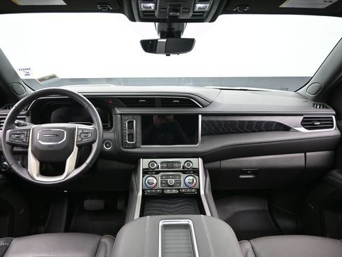 Used 2022 GMC Yukon Denali w/ Denali Premium Package image 30
