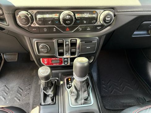 Used 2024 Jeep Wrangler Unlimited Rubicon AWD/4WD image 19