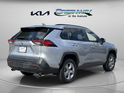 Used 2022 Toyota RAV4 XLE w/ Convenience Package AWD/4WD image 7