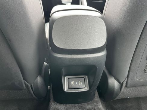 Used 2025 Hyundai Elantra Limited image 23