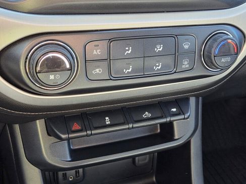 Used 2019 GMC Canyon SLE w/ Elevation Edition image 18