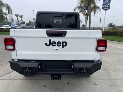 Used 2021 Jeep Gladiator Sport image 7