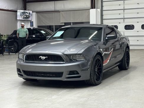 Used 2014 Ford Mustang image 5
