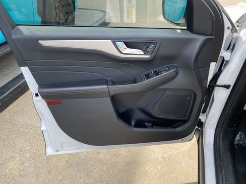 Used 2021 Ford Escape SE w/ Convenience Package FWD image 16