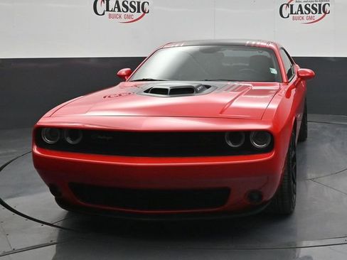 Used 2015 Dodge Challenger R/T image 4
