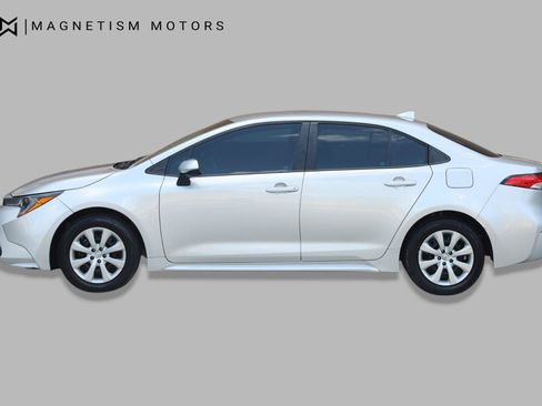 Used 2022 Toyota Corolla LE FWD image 3