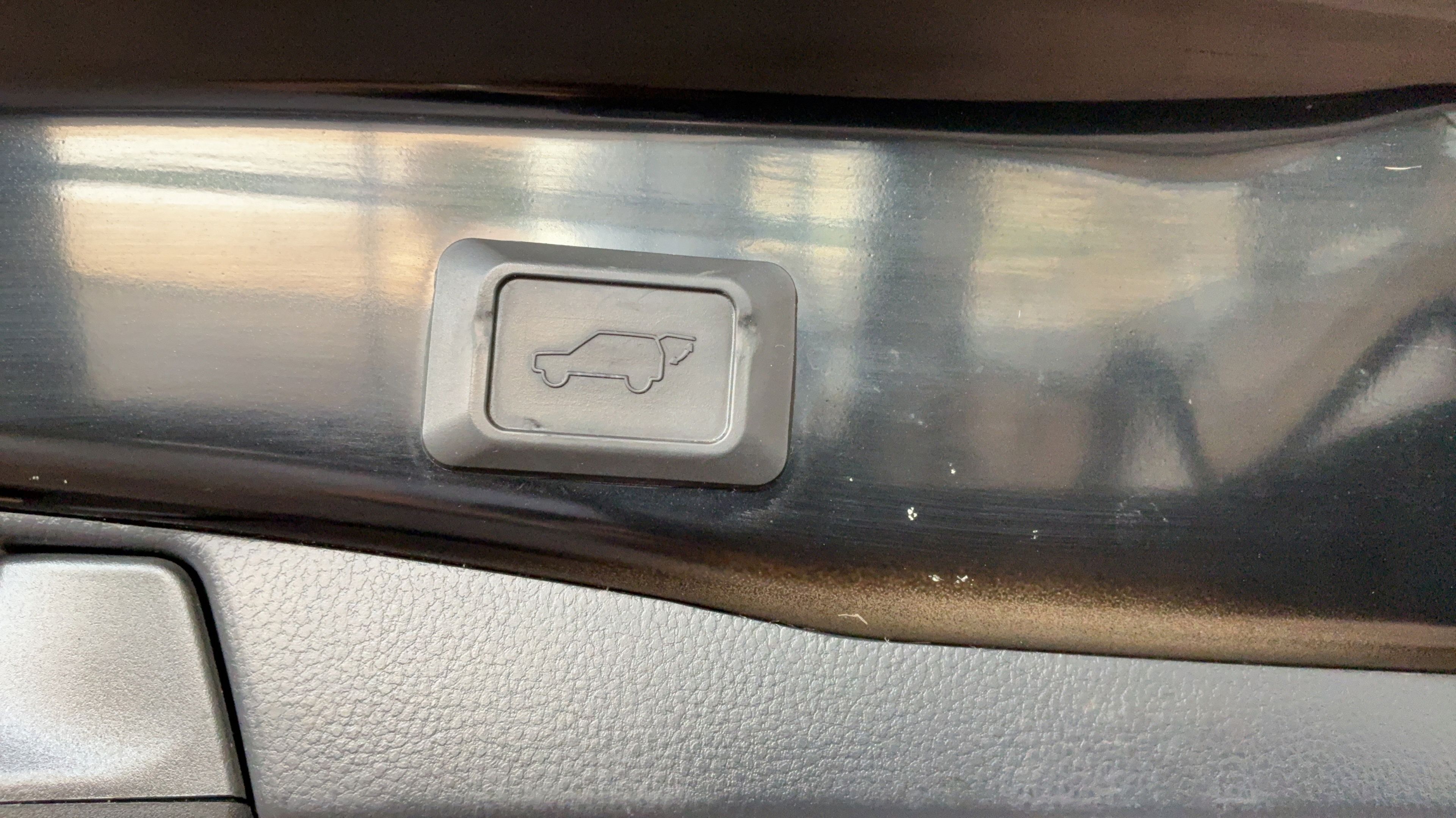 Used 2019 Toyota RAV4 XLE Premium w/ Advanced Technology Package FWD image 50