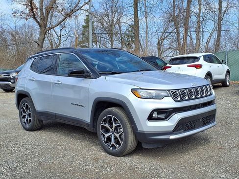 Used 2025 Jeep Compass Limited AWD/4WD image 3
