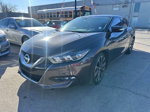 Used 2016 Nissan Maxima SR image 2