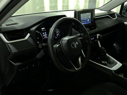 Used 2021 Toyota RAV4 XLE w/ XLE Grade Weather Package AWD/4WD image 29