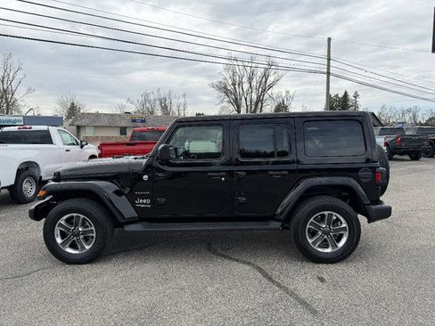 Used 2021 Jeep Wrangler Unlimited Sahara w/ Uconnect 4C Nav & Sound Group AWD/4WD image 3