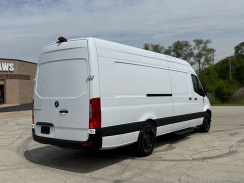 Used 2019 Mercedes-Benz Sprinter 170 w/ Driver Convenience Package image 4
