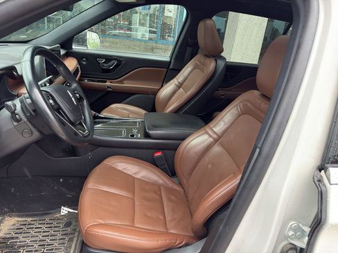 Used 2023 Lincoln Aviator Reserve w/ Elements Package Plus AWD/4WD image 10