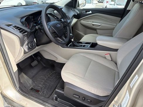 Used 2017 Ford Escape SE w/ Equipment Group 201A image 9