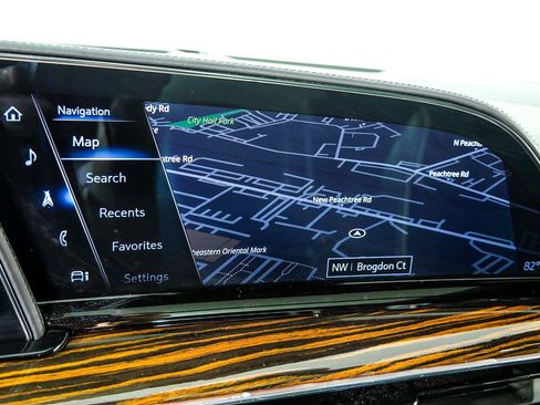 Used 2021 Cadillac Escalade Premium Luxury AWD/4WD image 15