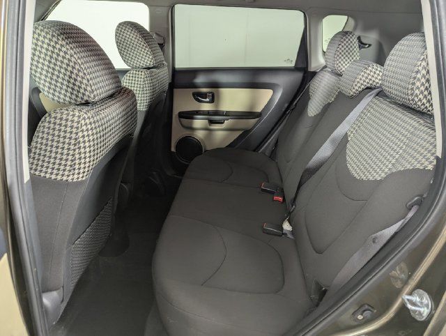 Used 2012 Kia Soul ! FWD image 16