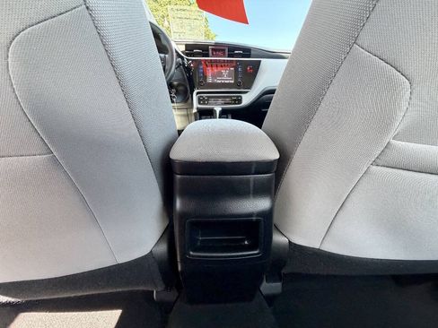 Used 2018 Toyota Corolla LE FWD image 20