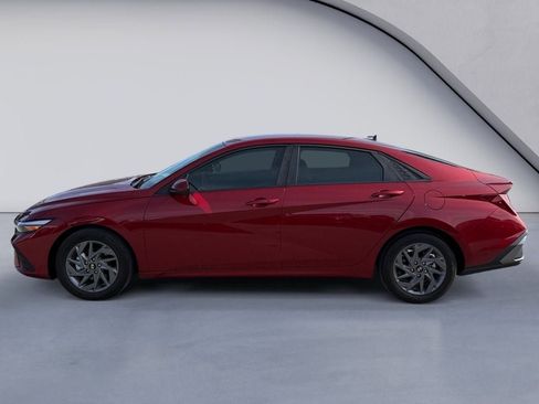 Used 2024 Hyundai Elantra SEL FWD image 2