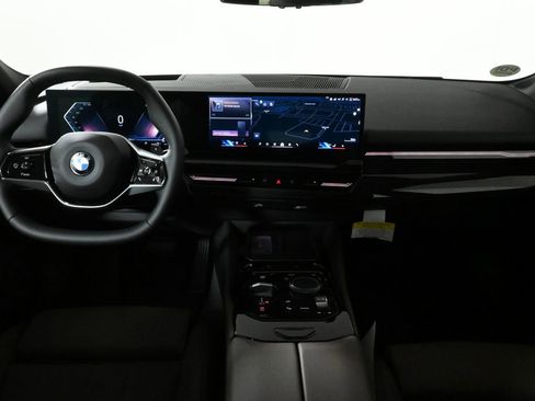 Used 2026 BMW 530i xDrive w/ Premium Package image 17