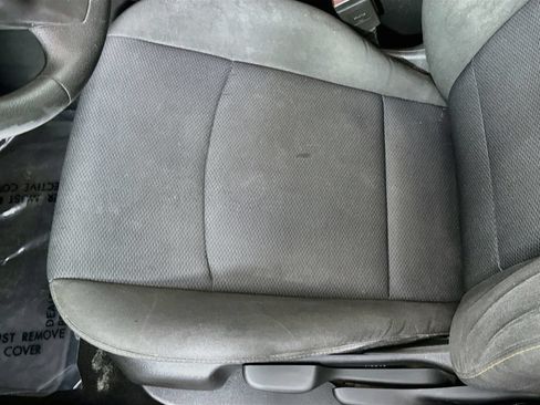Used 2017 Chevrolet Cruze LS FWD image 18