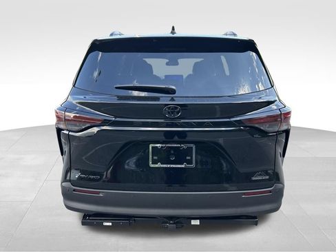 New 2026 Toyota Sienna XLE Woodland Edition AWD/4WD image 4