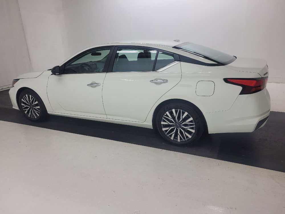 Used 2025 Nissan Altima 2.5 SV FWD image 3