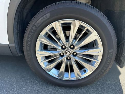 Used 2024 Toyota Grand Highlander AWD image 10