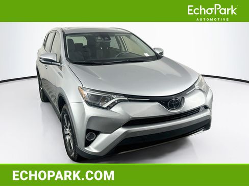 Used 2018 Toyota RAV4 XLE FWD image 1