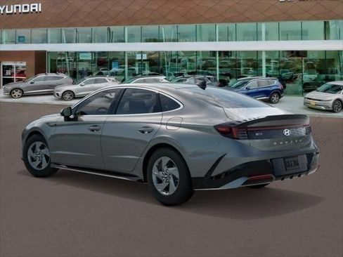 Used 2026 Hyundai Sonata SE FWD image 5