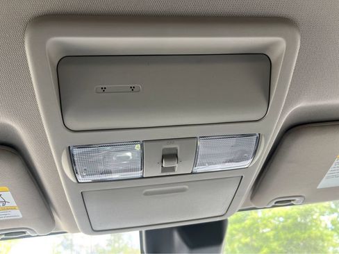 Used 2025 Nissan Frontier SV RWD image 37