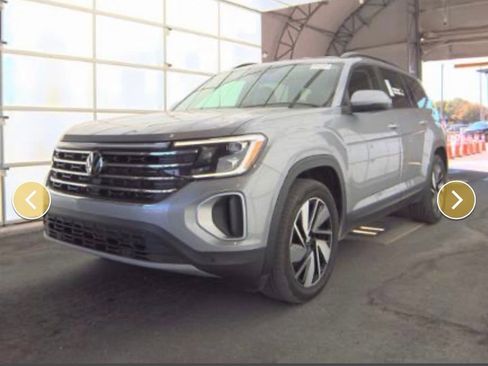 Certified 2025 Volkswagen Atlas SE image 1